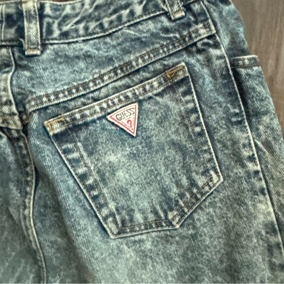 VTG Guess Medium Wash Mom Jeans Sz 32 - Picture 6 of 8